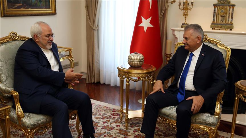 وزير الخارجية الايراني ورئيس الوزراء التركي يبحثان الازمة السورية في العاصمة التركية