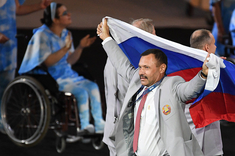 "Una muestra heroica": Marchan con la bandera rusa en los Juegos Paralímpicos de Río