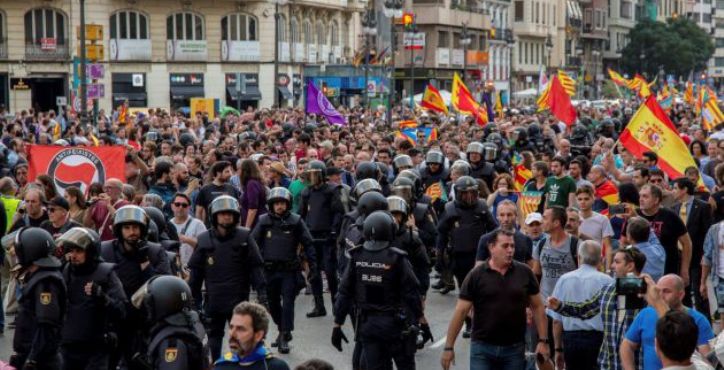 Choques entre partidarios y opositores de independencia de Cataluña de España