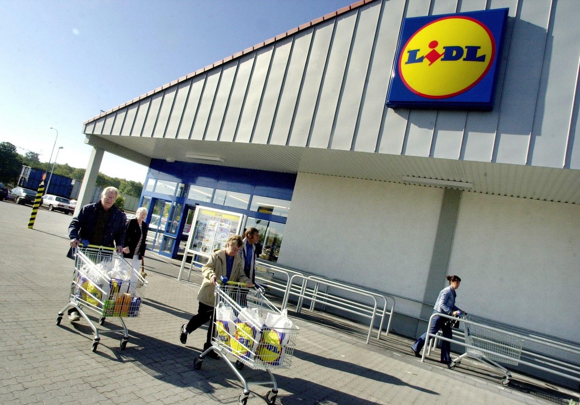 Lidl despide a un empleado por trabajar más horas de la cuenta