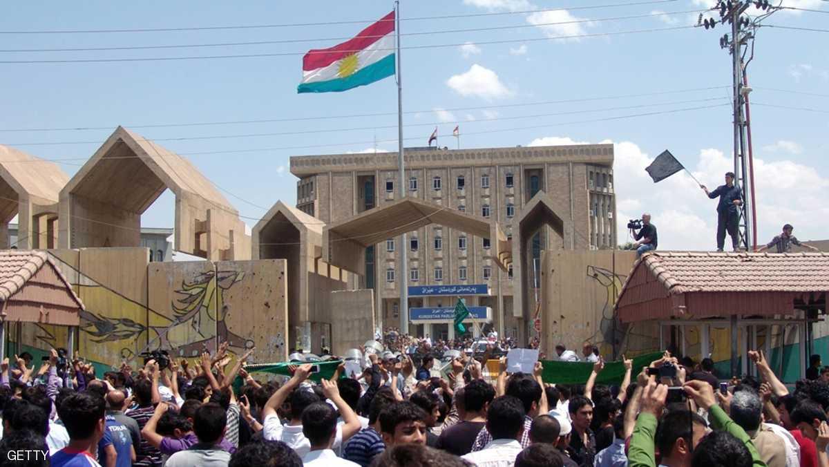 برلمان اقليم كردستان العراق يشتعل؛ معارك واشتباكات عنيفة لمناقشة ما بعد تنحي البارزاني
