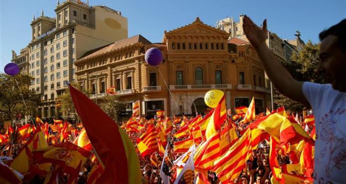 Cientos de miles se manifiestan en Barcelona a favor de unidad de España