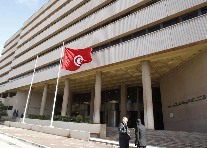 البنك التونسي يوقف إقراض التجار لتمويل الواردات