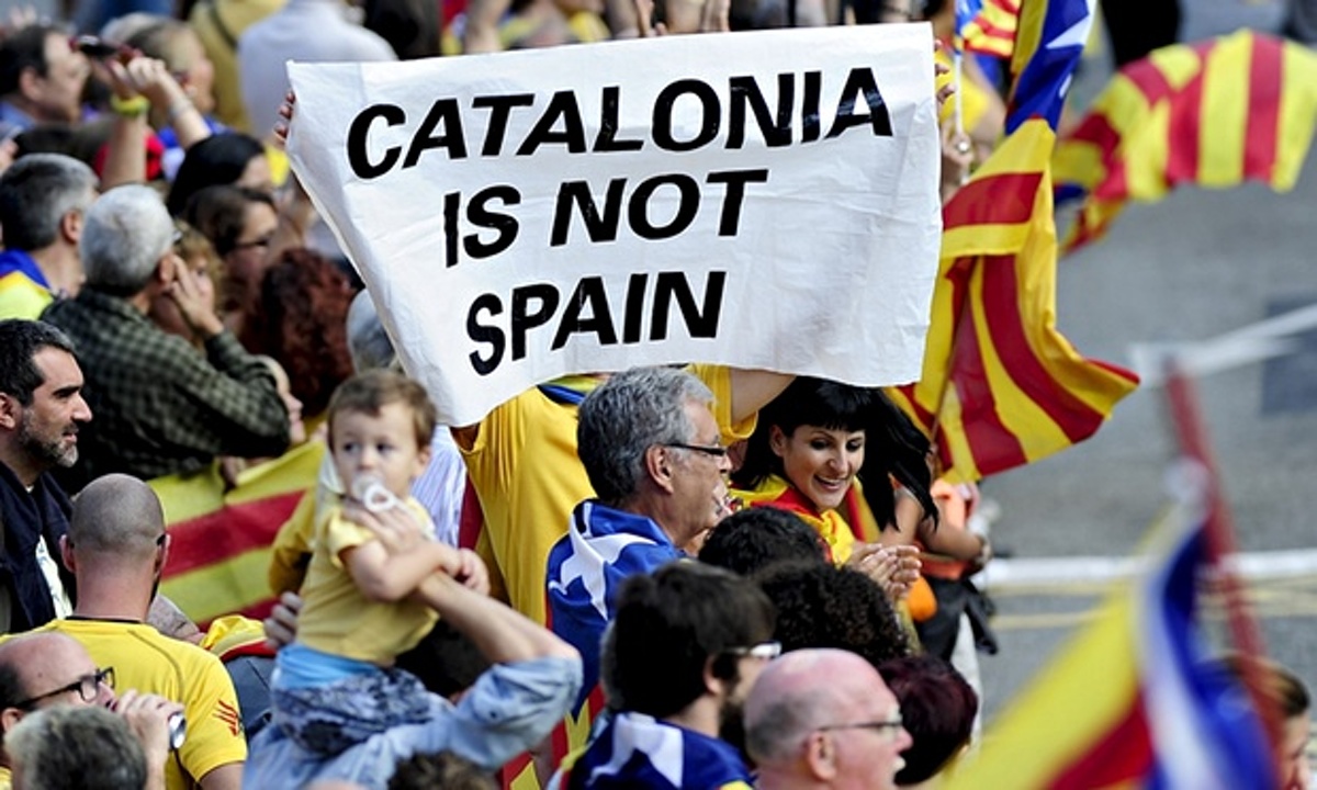 كتالونيا تصرّ على الانفصال ومدريد تصعّد.. في أسوأ أزمة تمرّ بها اسبانيا