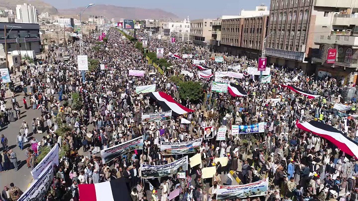 مسيرة يمنية كبرى للتنديد بالحصار السعودي وإغلاق كافة المنافذ اليمنية