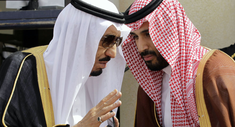الملك السعودي يرسخ عرشه بقوانين هزلية تطيح بمعارضيه
