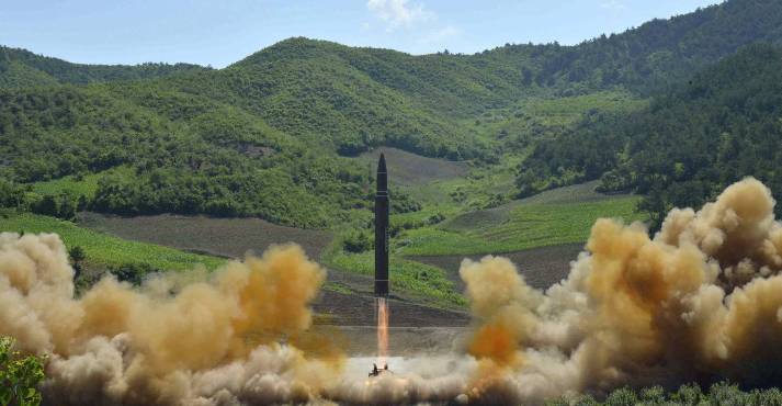 Corea del Norte prueba un nuevo misil balístico