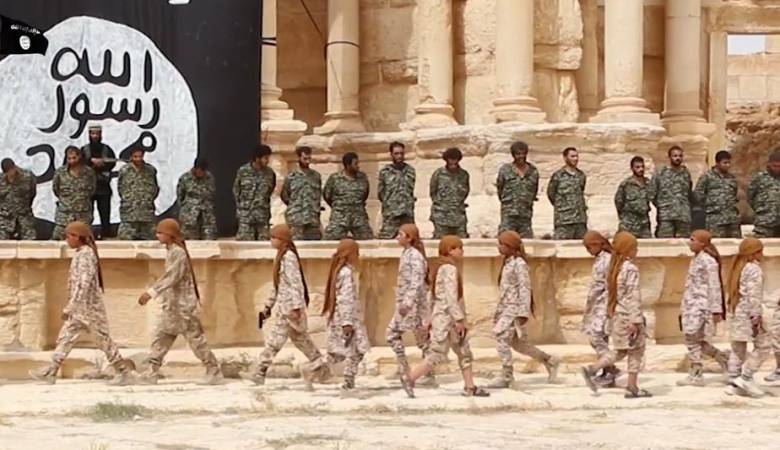 داعش يكرر مجزرة المدرج الأثري في تدمر ويعدم 12 سورياً