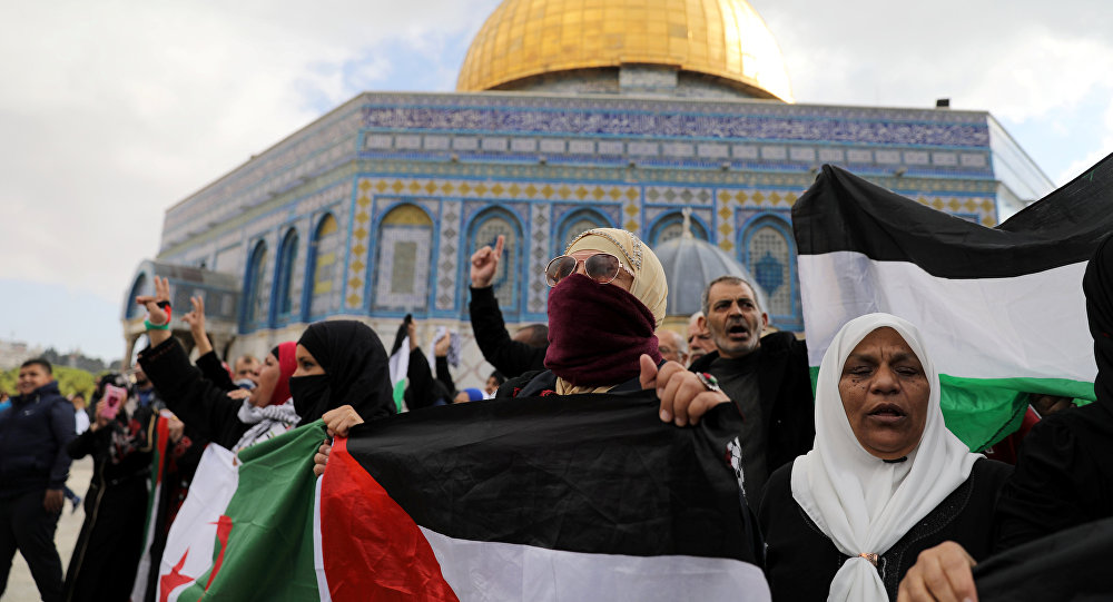 بالصور..الفلسطينيون يحيون جمعة الغضب الثانية نصرة للقدس والأقصى وتنديدا بالقرار الامريكي