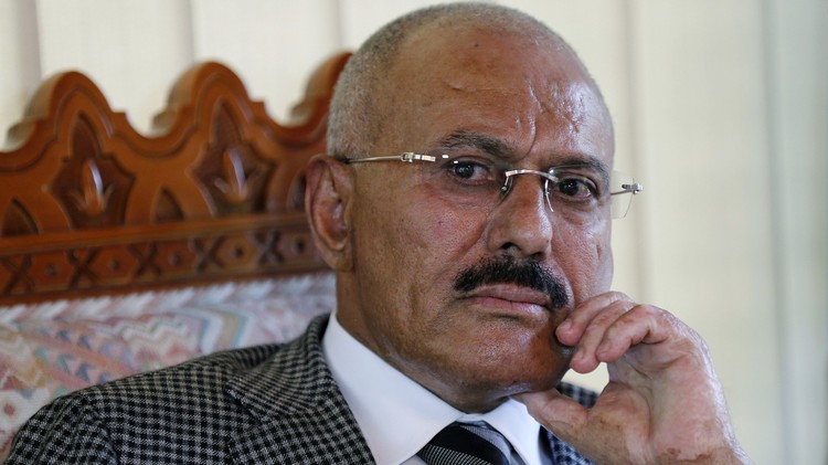 Muere el expresidente yemení tras recibir varios disparos en Saná