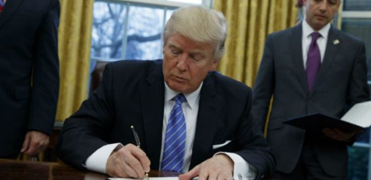 Trump firmará decretos para restringir entrada de musulmanes a EEUU