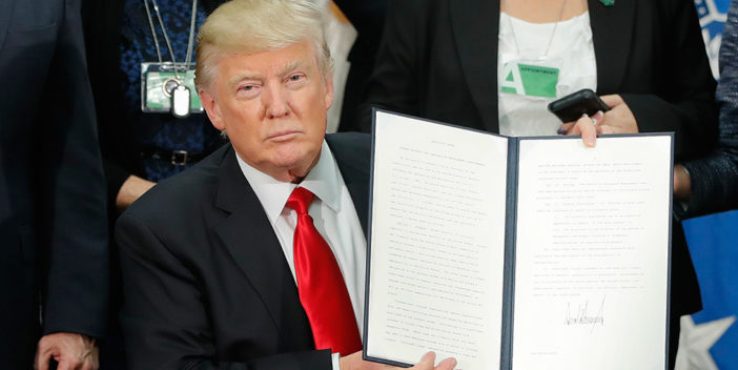 Trump firma orden ejecutiva para construir muro en frontera con México