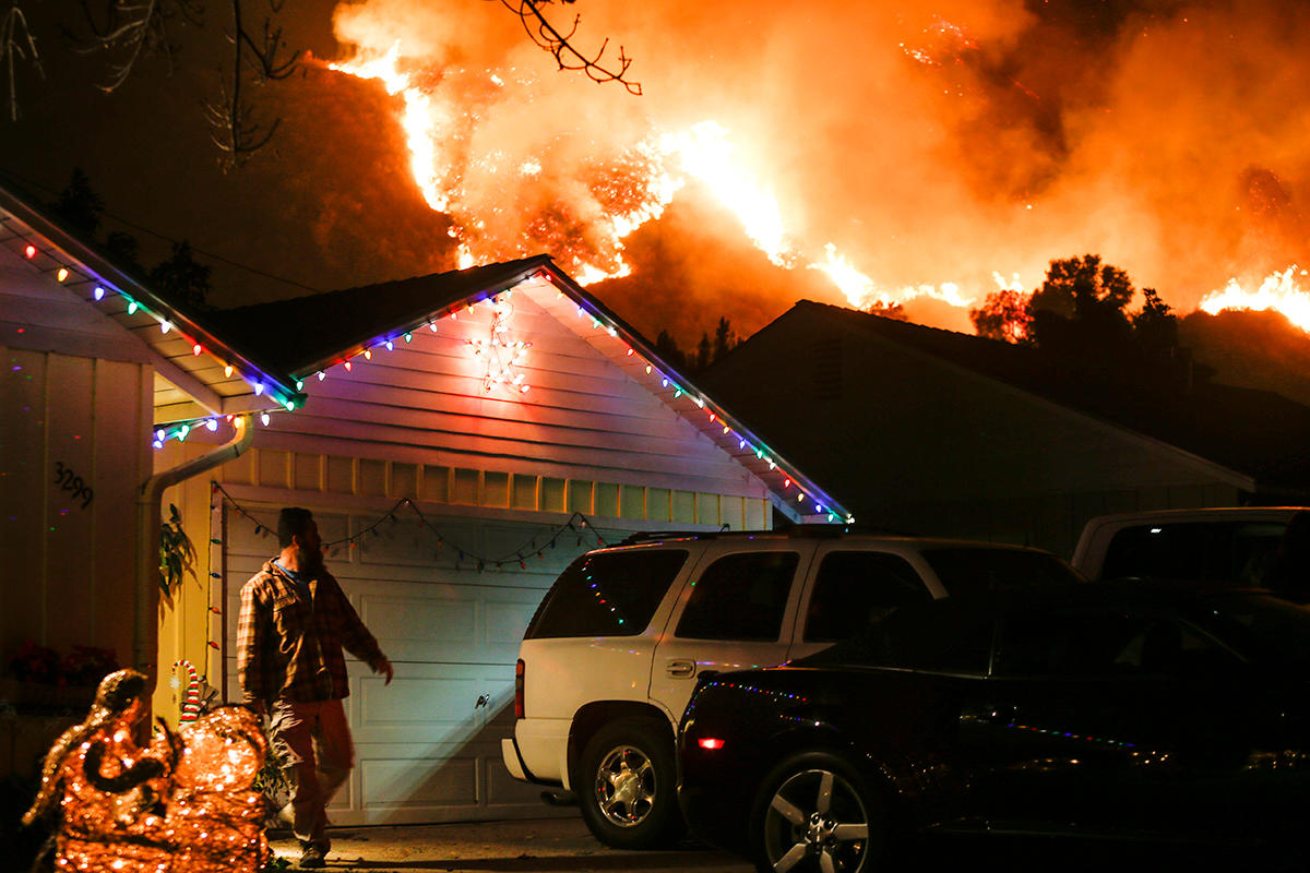 الحرائق تجتاح كاليفورنيا ولوس أنجلس بسرعة هائلة وتهدد آلاف المواطنين +صور