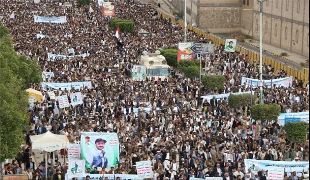 Yemeníes marchan contra la guerra saudí