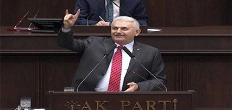 ترکی کے وزیر اعظم نے کون سا اشارہ کر دیا کہ ہنگامہ مچ گیا؟