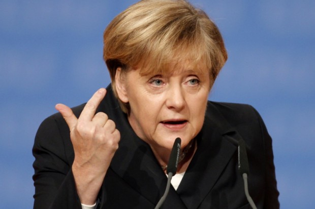 ميركل توجه انتقادات لاذعة لإجراءات ترحيل اللاجئين من المانيا