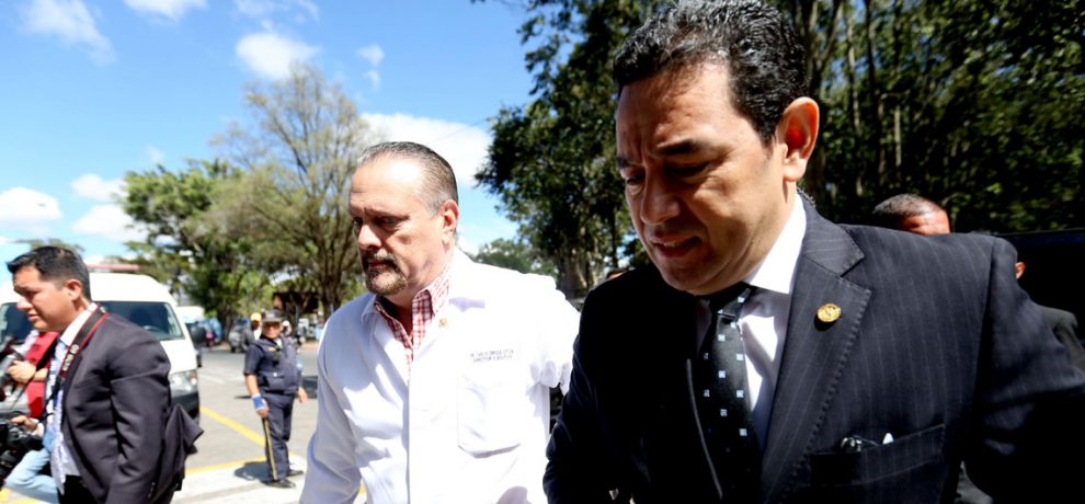 Presidente de Guatemala admitió que niñas muertas en incendio estaban encerradas bajo llave