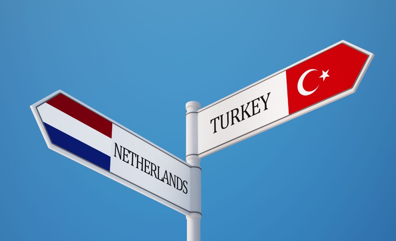 أزمة غير مسبوقة بين تركيا وهولندا، وسط اتهامات متبادلة بـ"النازية" و"الجنون"