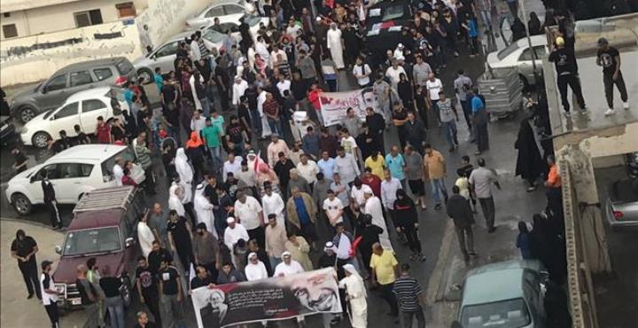 Choques entre manifestantes y policía en Bahréin en funeral de un activista