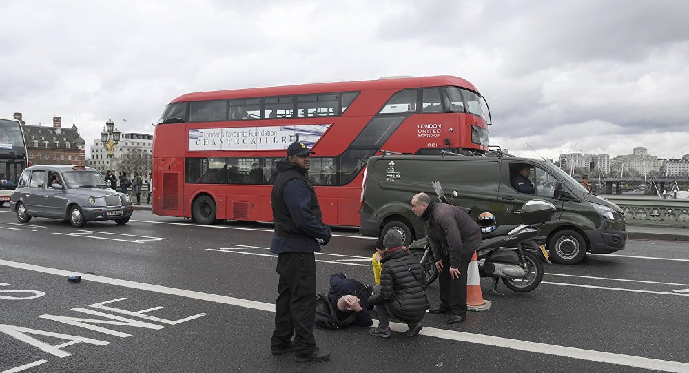 بالصور..عشرات الجرحى باطلاق نار قرب مبنى البرلمان البريطاني