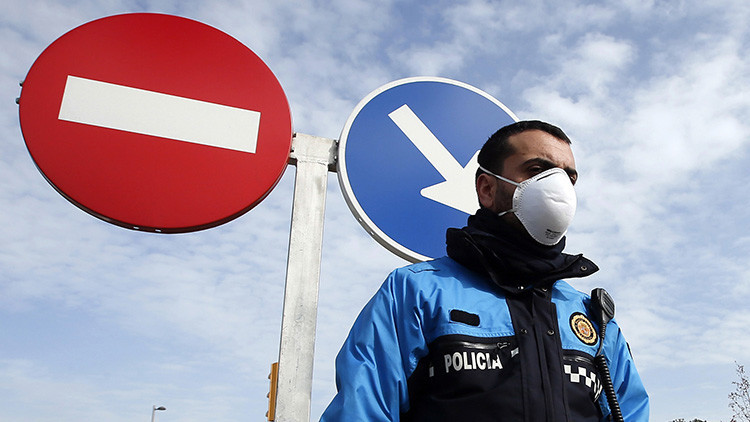 Multado con 601 euros por hablar en catalán a un policía nacional en El Prat