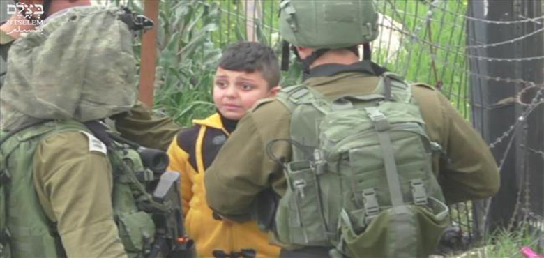 اسرائیلی فوجیوں نے 8 سالہ بچے کو گرفتار کر لیا