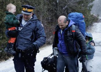 كندا تنقذ المهاجرين من عنجهية ترامب.. والمكسيك تفتح مراكز للدفاع عنهم