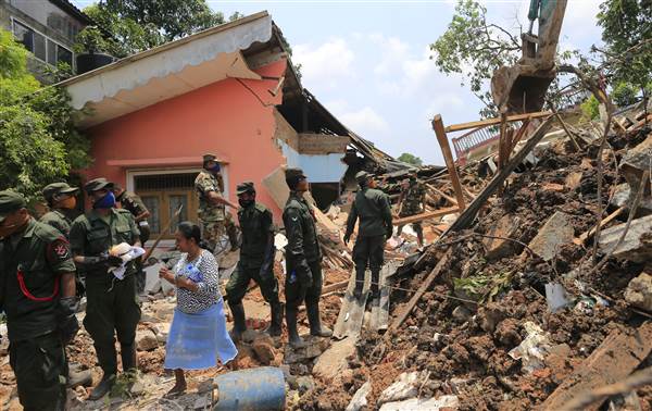 موت العشرات في انهيار مكب للنفايات في سريلانكا