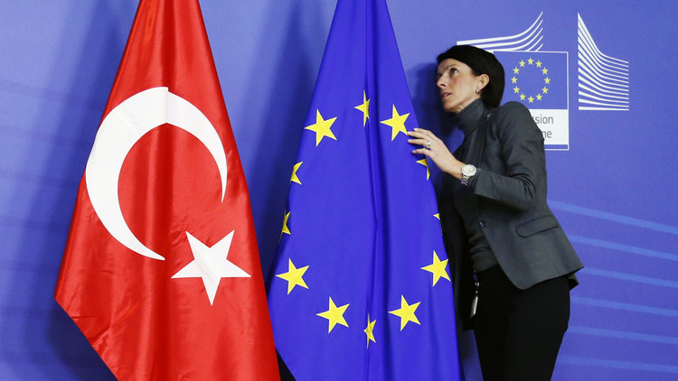 الإتحاد الأوروبي يقطع السبل أمام تركيا لدخوله.. وأنقرة تعتقل 3224 شخصا