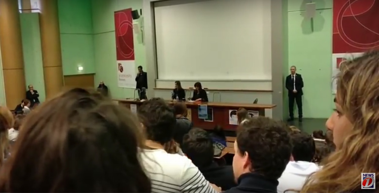 طلاب جامعة فرنسية ينتفضون بوجه سفيرة الاحتلال بباريس؟
