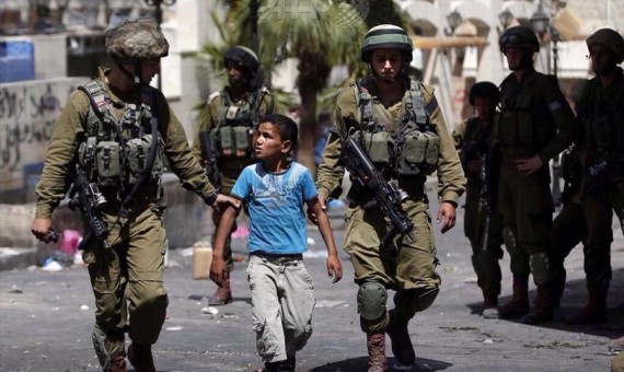 هارتس تكشف عن تصرفات الكيان الاسرئيلي مع الأطفال الفلسطينيين داخل السجون