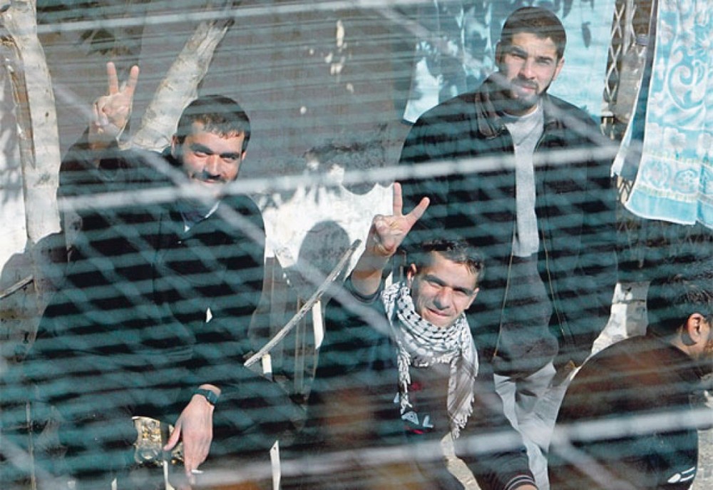 تدهور أوضاع المضربين عن الطعام بسجون الاحتلال