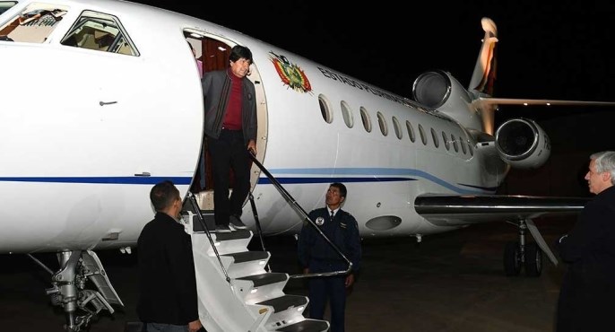 Morales regresa a Bolivia tras ser operado en Cuba