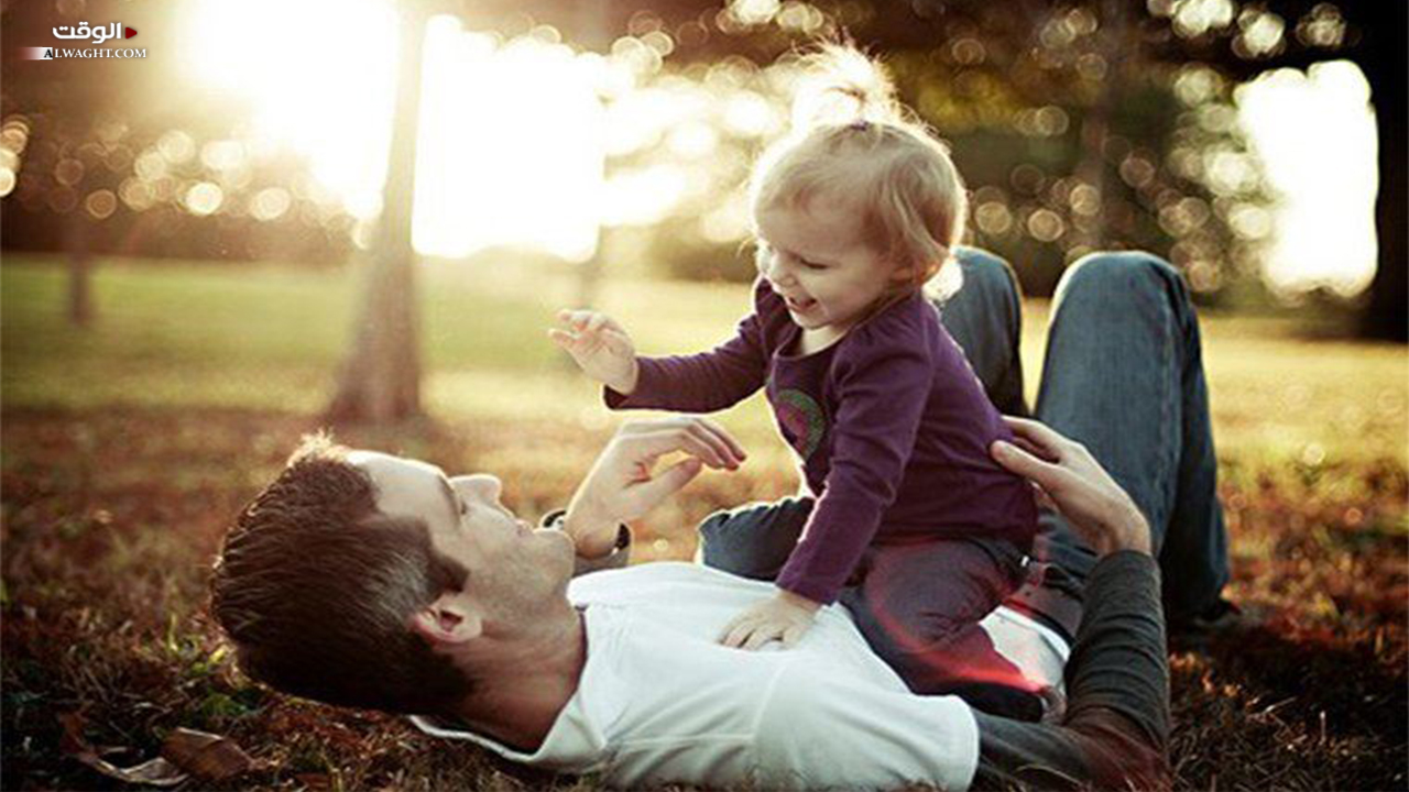 تفاعل الأب مع أطفاله يزيد من نسبة ذكاءهم