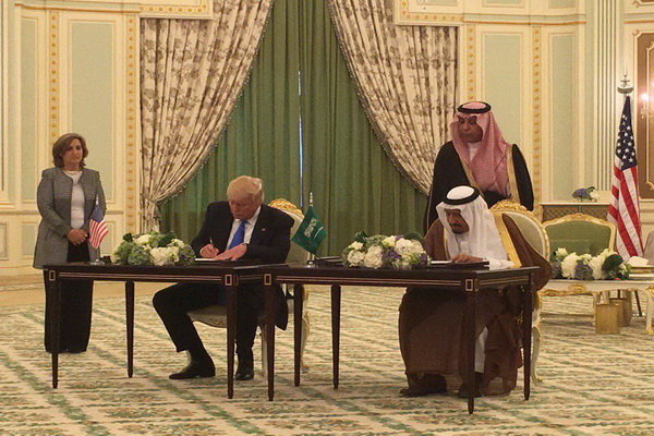 US-Saudi Arabia Sign $350 Billion Weapons Deal as Trump Begins Visit