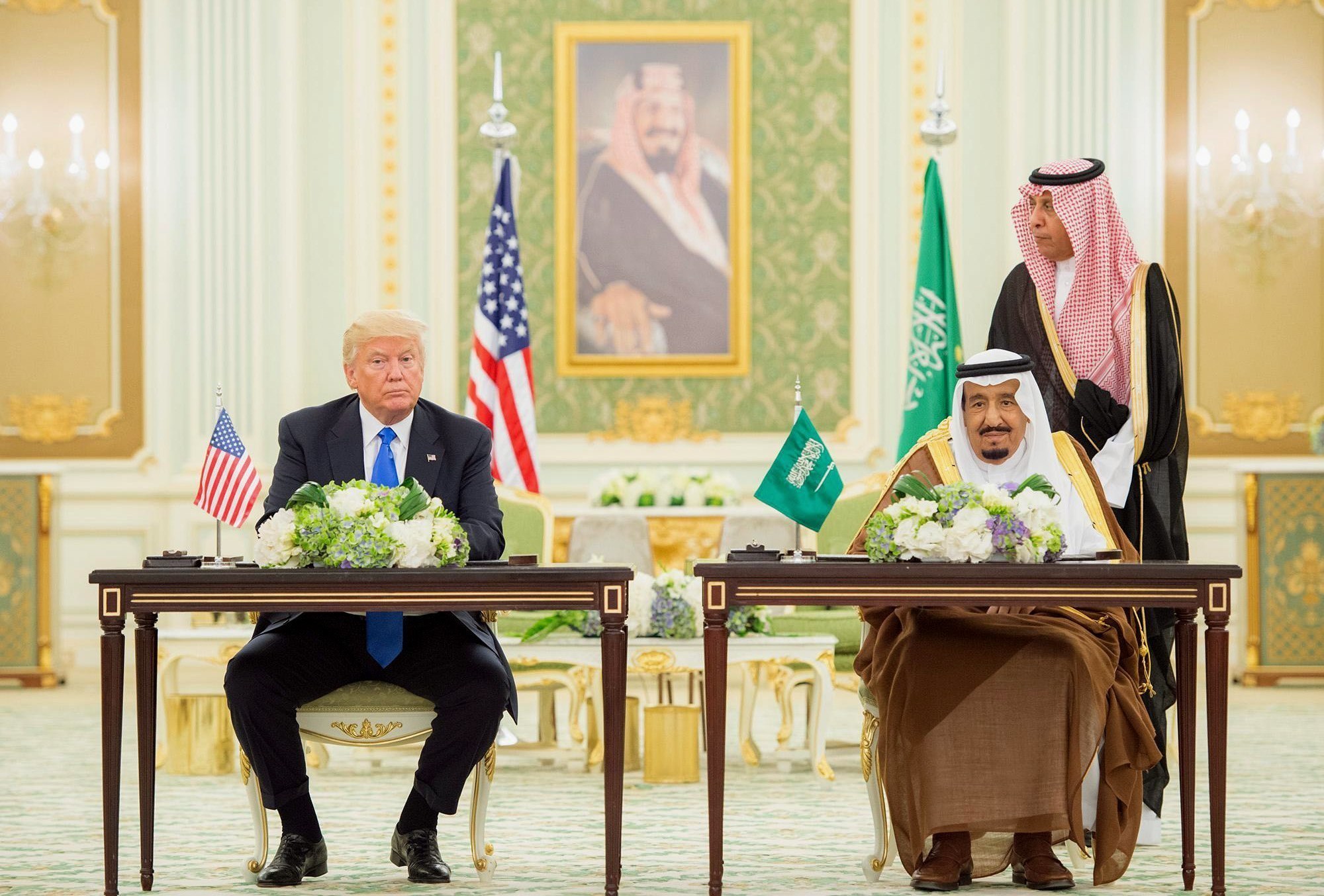 انتقادات الصفقة الأمريكية - السعودية تتزايد وأوروبا تشهد توتر غير مسبوق مع ترامب
