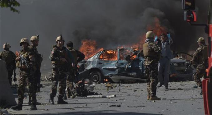 Potente explosión deja 100 muertos y 400 heridos en Afganistán