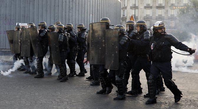 Policía francesa arresta a 150 personas durante protestas postelectorales
