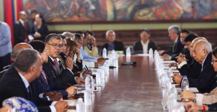 Partidos opositores se reunieron con Comisión Presidencial para la Constituyente