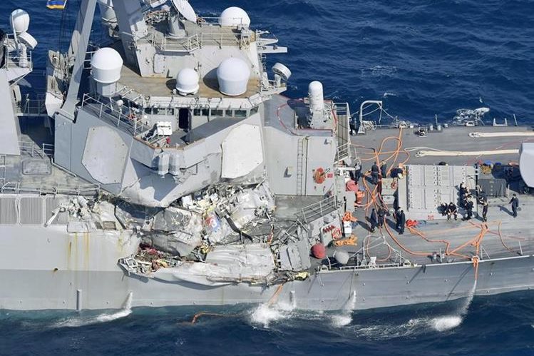 Choque de destructor de EE.UU. y carguero cerca de Japón deja siete desaparecidos