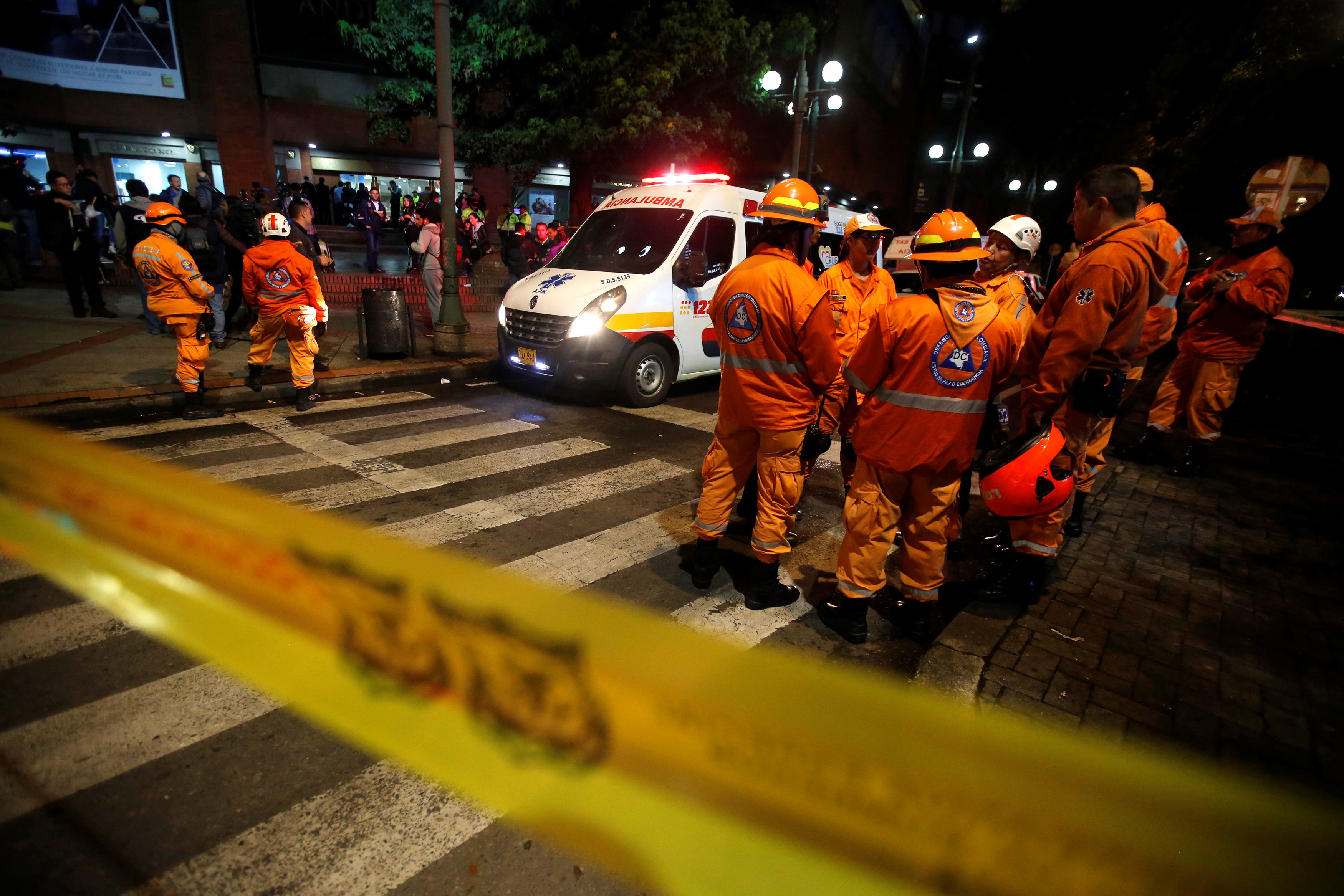 3 قتلى و11 جريحا بانفجار قنبلة في مركز تجاري بكولومبيا.. بالصور