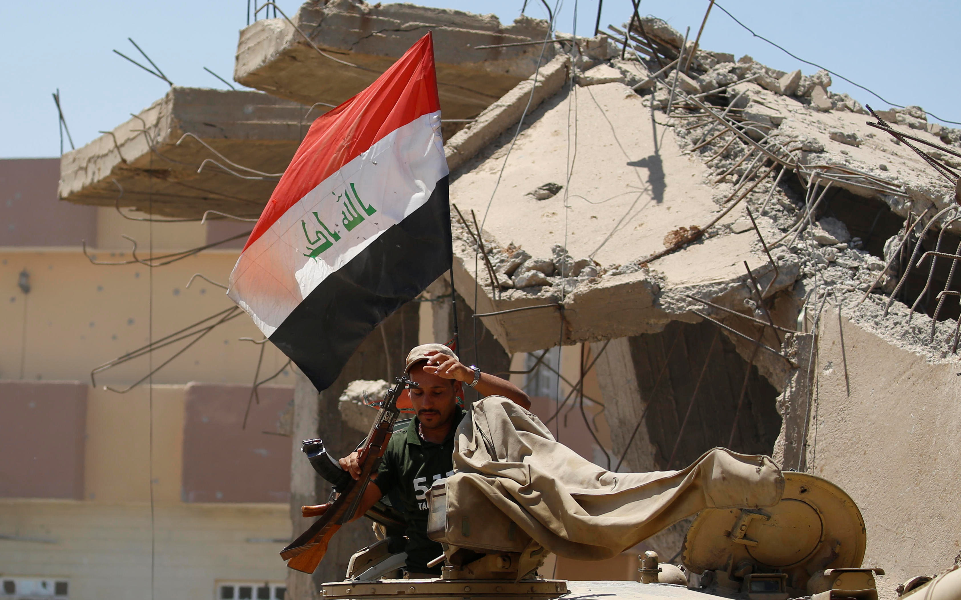 القوات العراقية تستعيد حي الزنجلي بالموصل.. صور