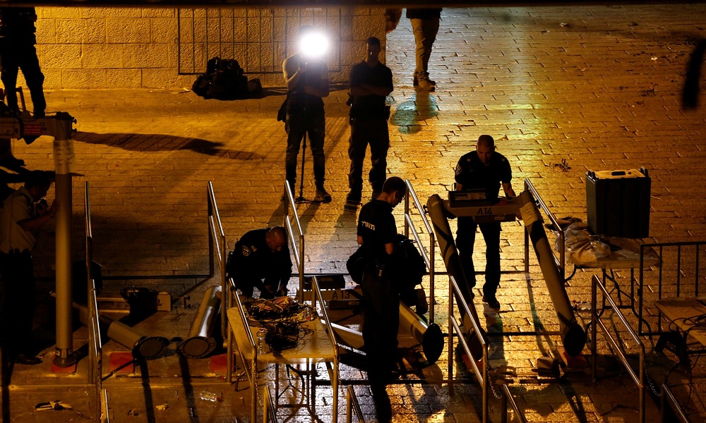 Israeli Regime Forced to Lift Siege on Al-Aqsa Mosque