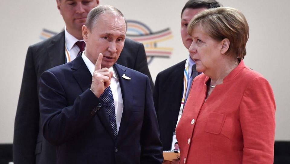 ميركل تعامل بوتين بـتضجّر خلال قمة العشرين (فيديو)