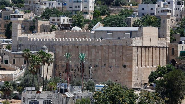 Zionist Settlers Desecrate Ibrahimi Mosque in West Bank