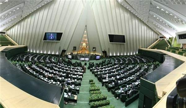 ردّاً على العقوبات الأمريكية.. البرلمان الإيراني يزيد الميزانية المخصصة للبرامج الصاروخية