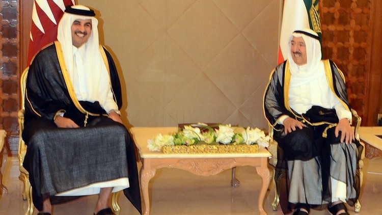وزير خارجية قطر يسلم رسالة الشيخ تميم إلى أمير الكويت