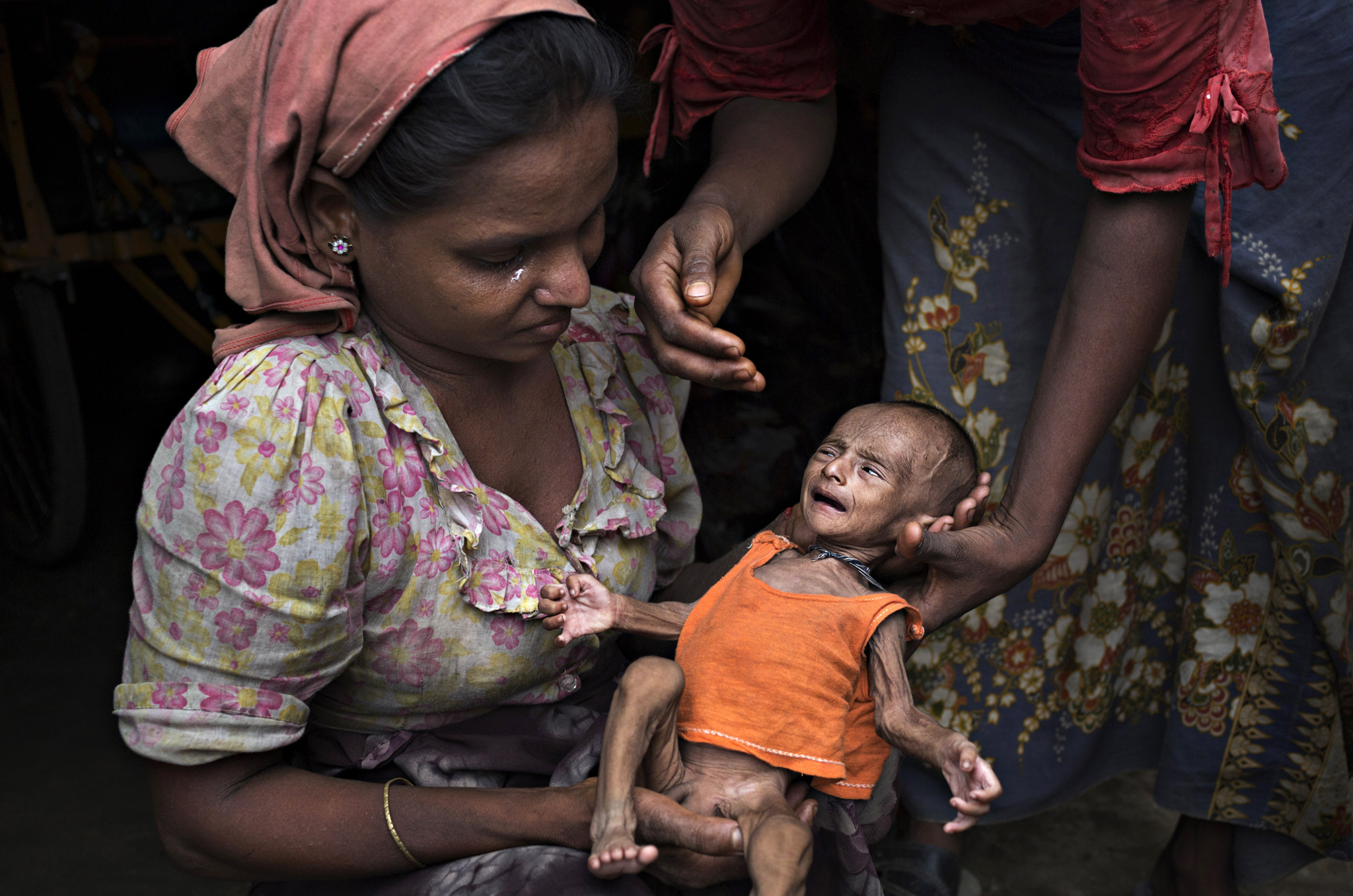 بوذيو بورما يمنعون المسلمين عن العمل وجلب الطعام والماء