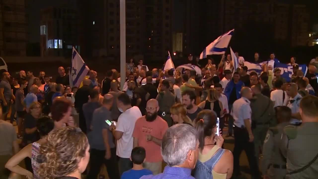 احتجاجات بتل أبيب تلاحق أيدي نتنياهو القذرة