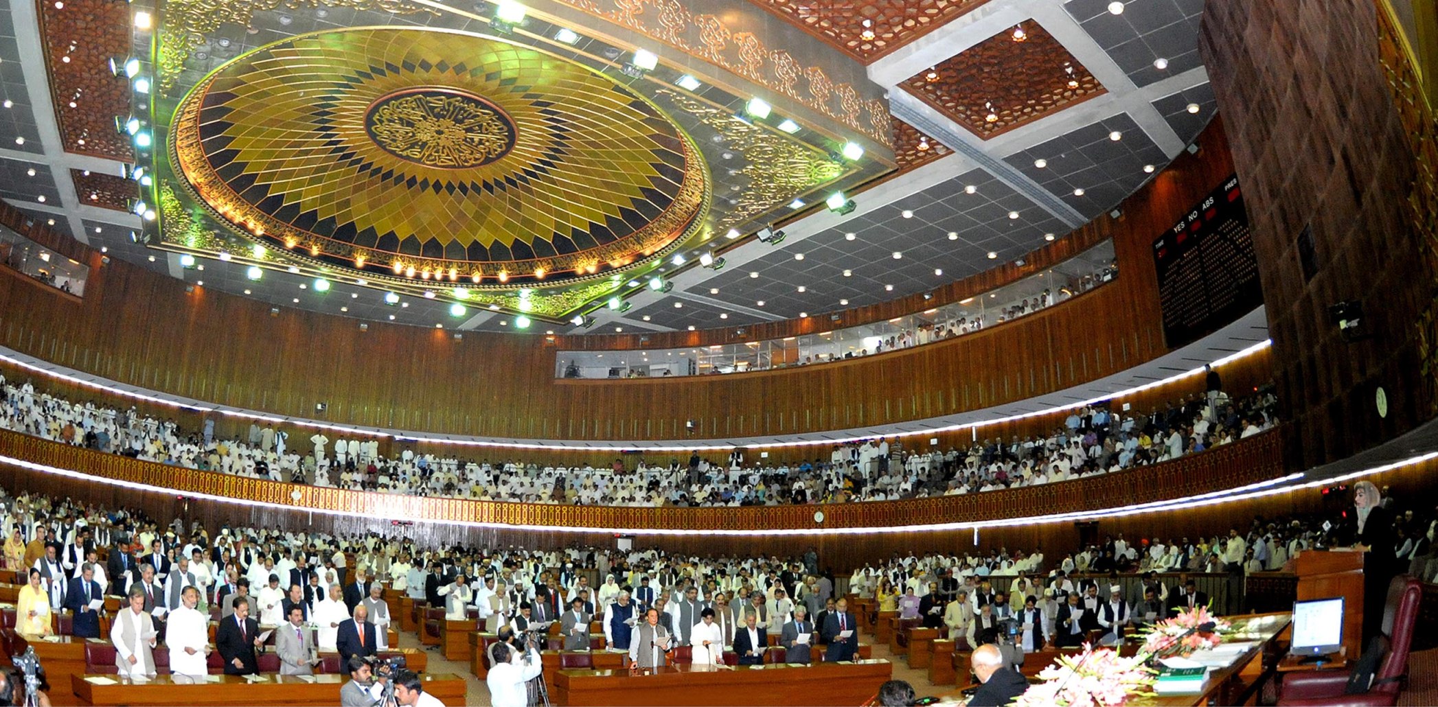 البرلمان الباكستاني يقرر إعادة النظر بالعلاقات الامريكية